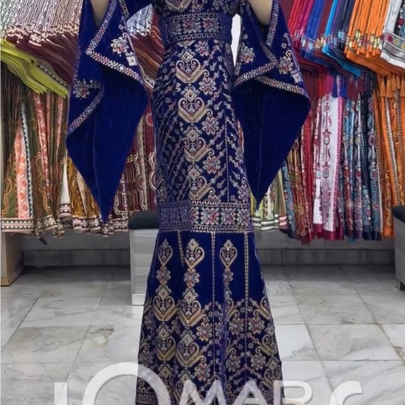 Royal velvet thoub embroidered with belt - Picture 1 of 8